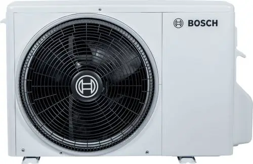 BOSCH Klimagerät Außeneinheit mit großem Ventilator und weißem Gehäuse, geeignet zur Installation im Außenbereich für Klimatisierungssysteme.